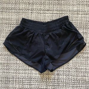 LULULEMON HOTTY HOT SHORTS!!